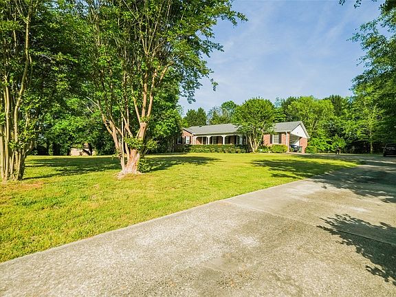 2nd image of 405 Meadow Park Dr