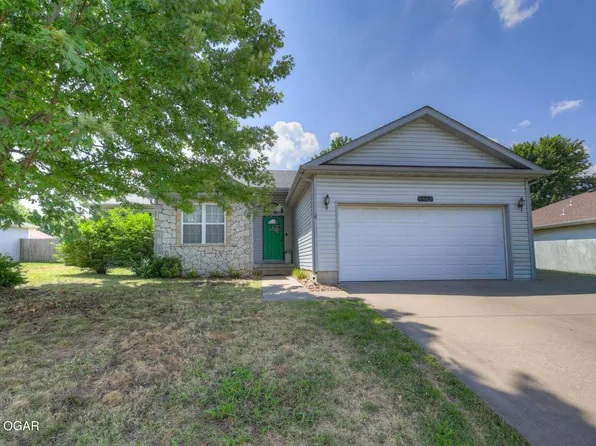 1623 Sophia St, Carthage, MO 64836