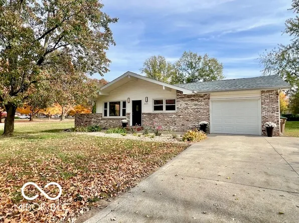 4695 Northeastern Blvd, Columbus, IN 47203