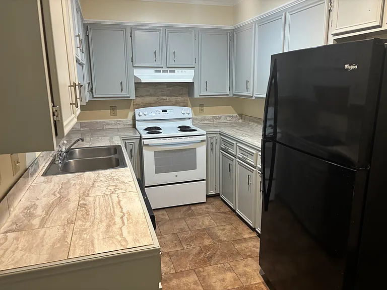 102 Suzanne Cv #A — Photo 4