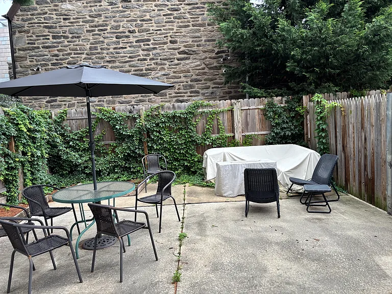 1217 Crease St #1 — Photo 8