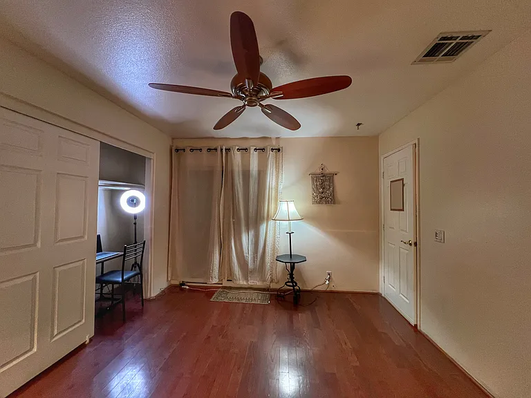 Second bedroom with entrance to the pool