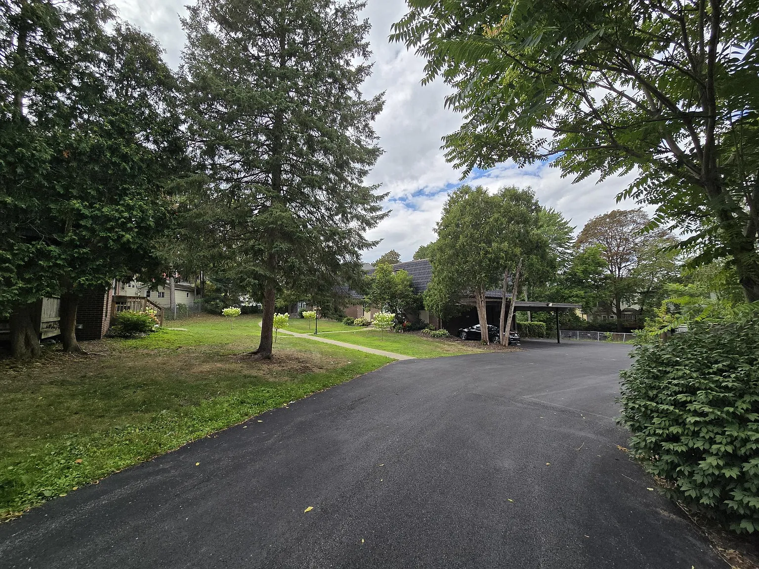 2 bed, 1.5 bath, 2000 sqft, $2,500 — Photo 2