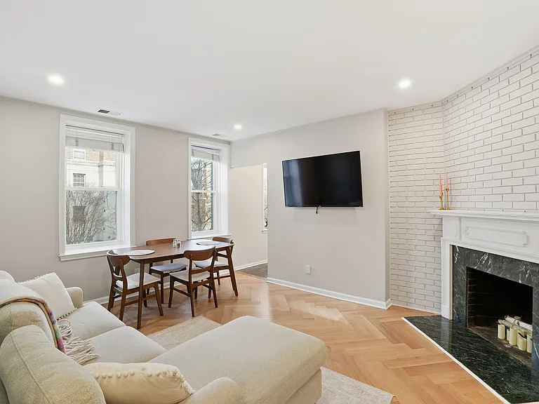 2001 16th St NW #202 — Photo 1
