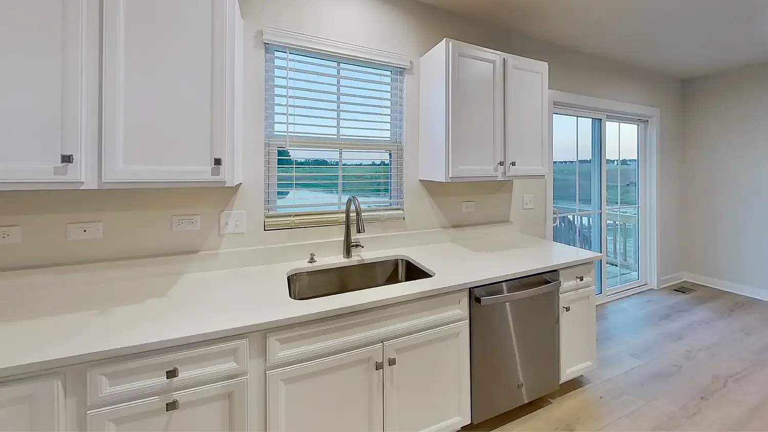 3 bed, 1559 sqft, $2,930 — Photo 4