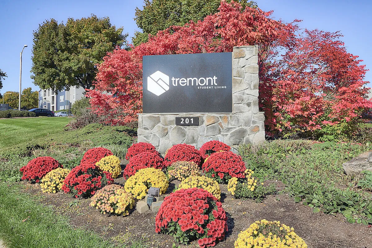 Tremont — Photo 1