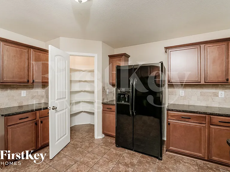 1800 Arbordale Way — Photo 7