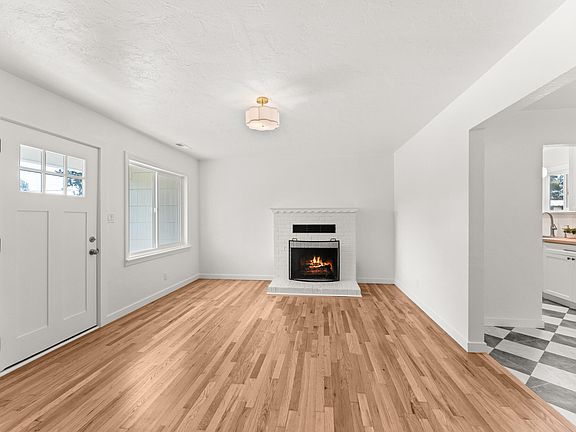 3rd image of 552 Haven St