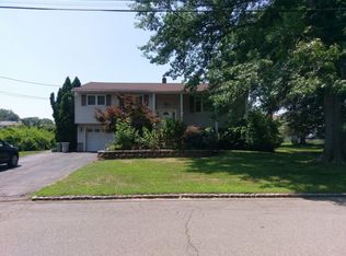 12 Fox Hill Rd, Fairfield, NJ 07004