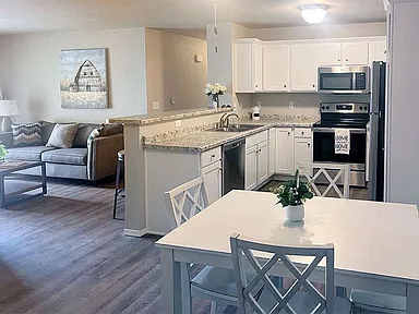 2BR, 2BA - 1075SF