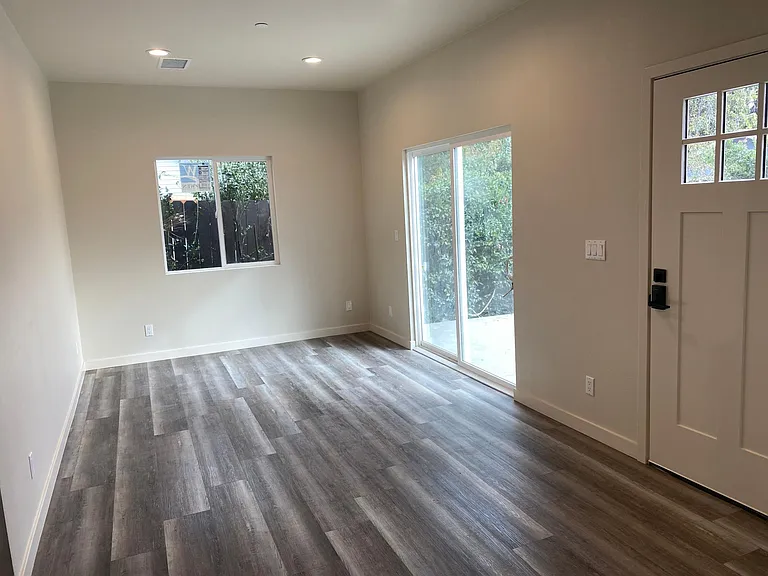 324 E Colorado Blvd #1 — Photo 9