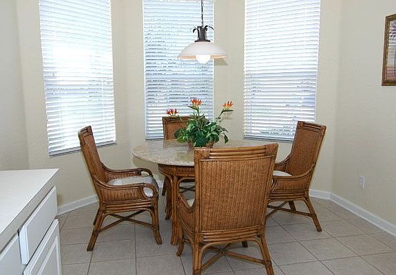 Kitchen Breakfast Area