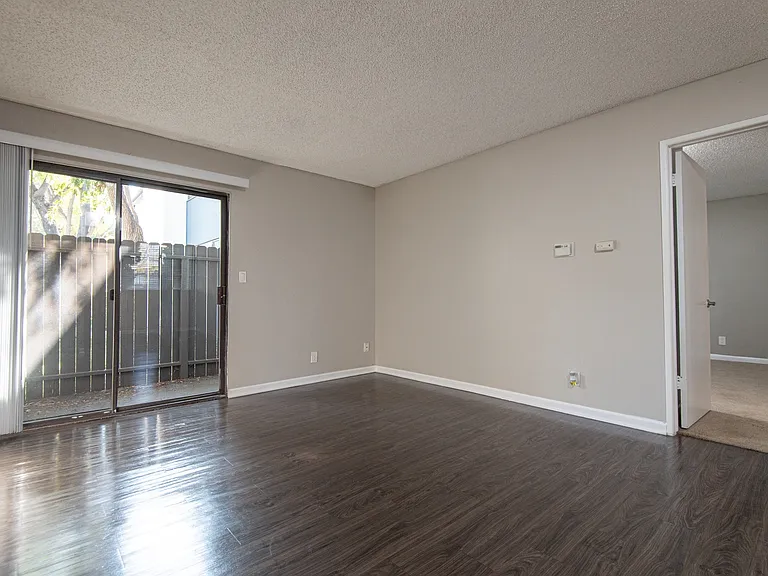 Evria Claremont Apartments — Photo 34