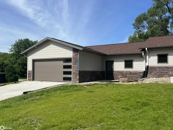 402 E Valley Dr, Carroll, IA 51401