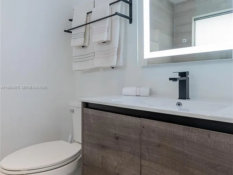 7300 SW 77th Ave — Photo 32