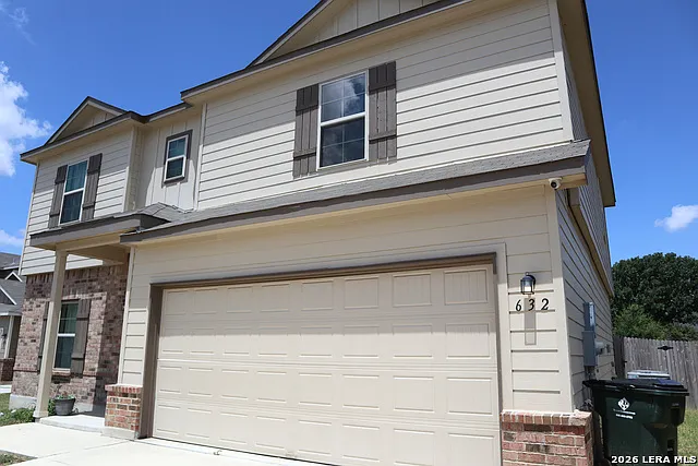4 bed, 2.5 bath, 2296 sqft, $1,800 — Photo 2