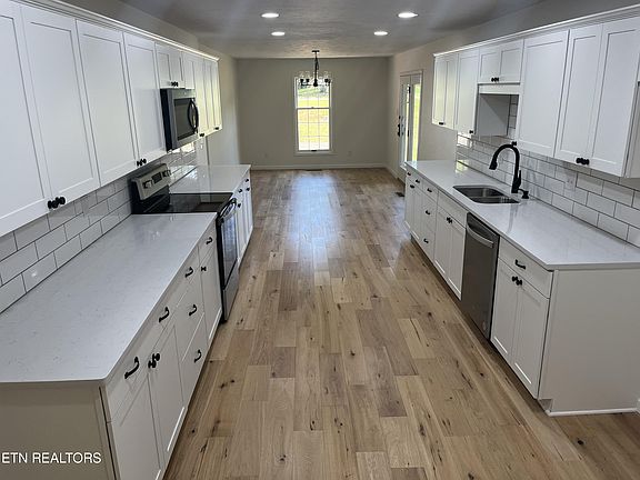 5th image of 8224 Foxall Cir