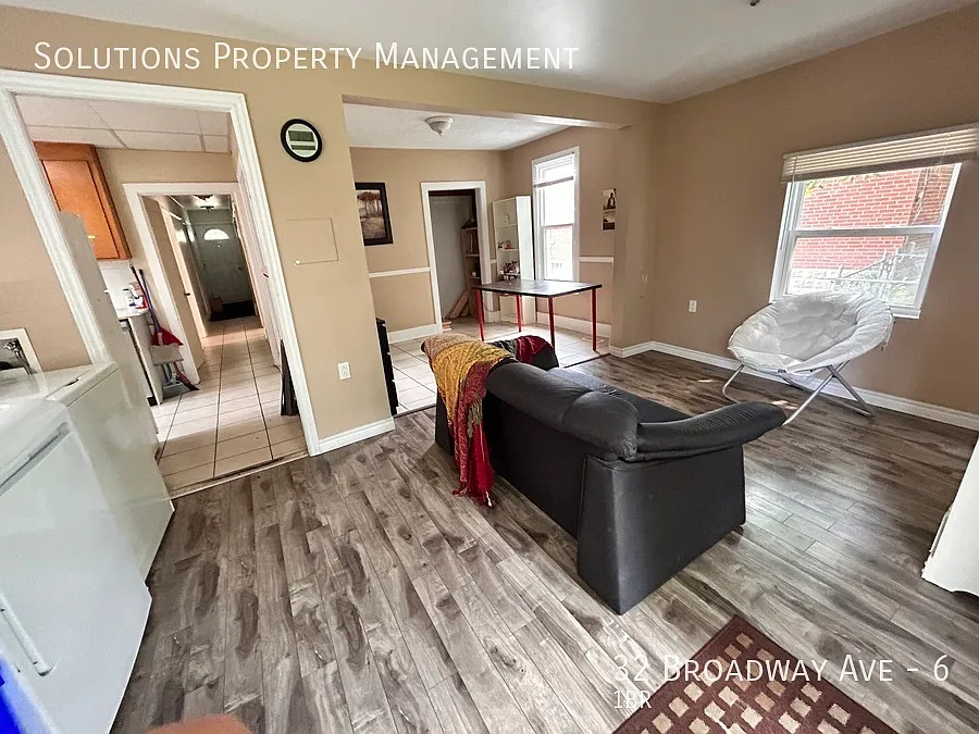 **Room Available Less Than 1 Block From Campus** — Photo 3