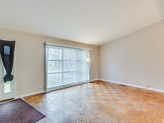 3rd image of 409 Sandburg St