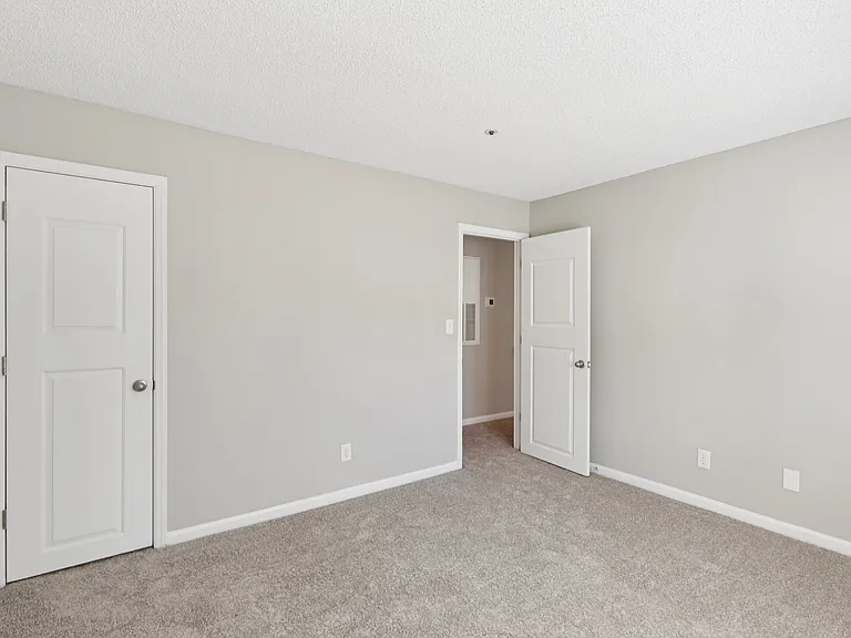 One Norman Square — Photo 41