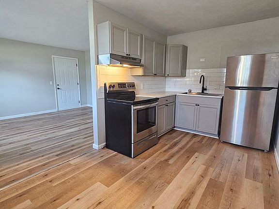 3rd image of 3424 Heatherton Dr APT 2