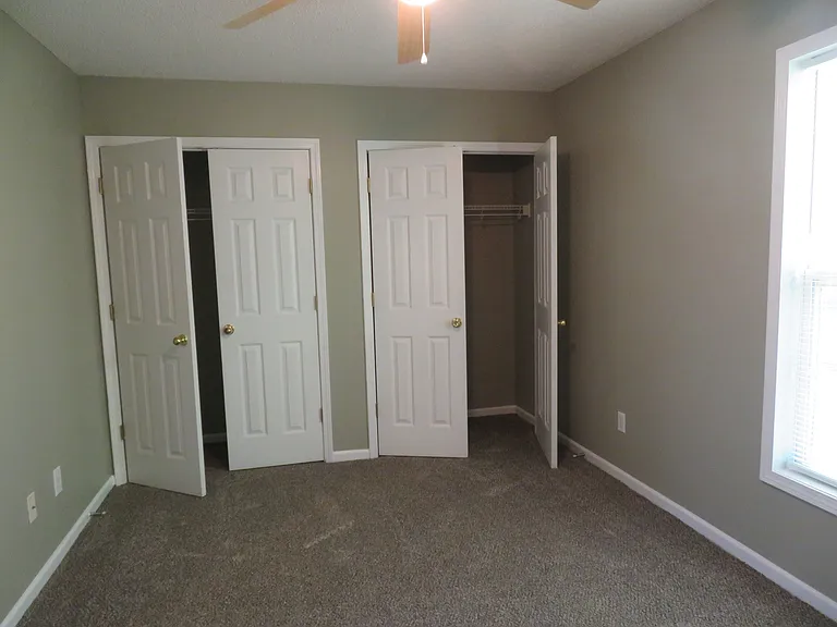 204 Springfield Cir #B — Photo 12