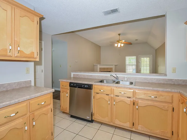 8408 Cross Point Dr — Photo 8