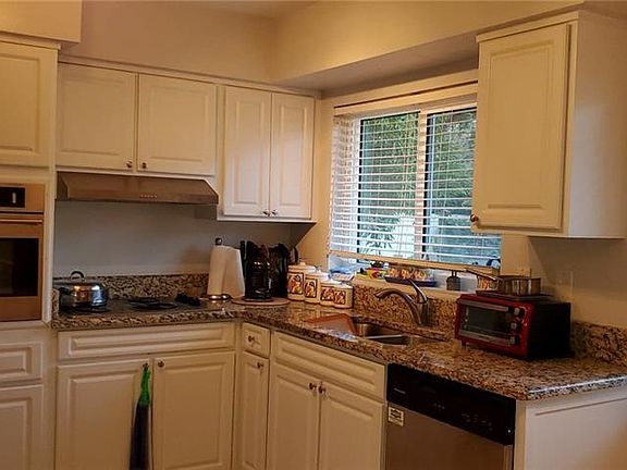 4th image of 1721 Newport Ln