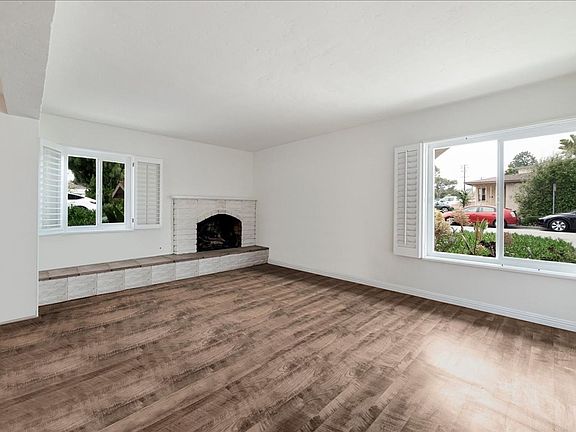 3rd image of 1003 11th St APT 1