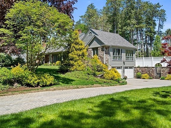 3rd image of 42 Candlewood Dr