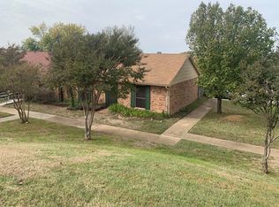 10 E Townhouse Ln, Grand Prairie, TX 75052