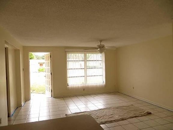 2nd image of 611 Palm Pl