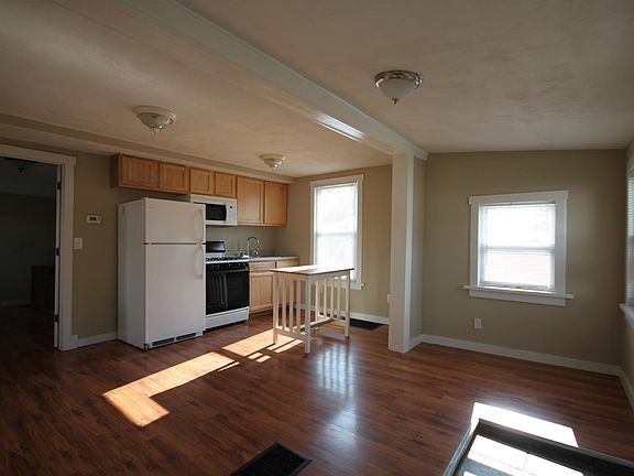 4th image of 6916 Sutherland Ave