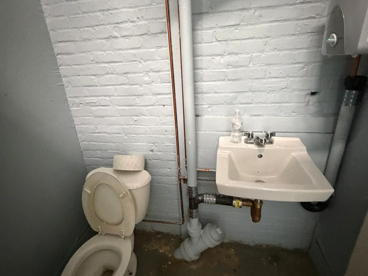 Studio, 2400 sqft, $4,000 — Photo 3