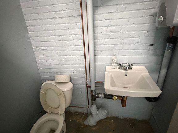 3rd image of 61 Endicott St