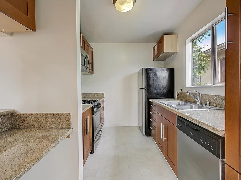 1800 Prosser Ave #10 — Photo 2