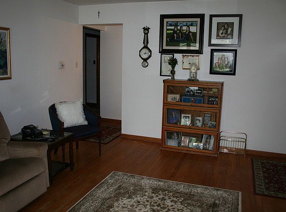 5th image of 139 W Elmwood Dr