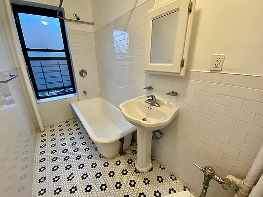 Rented by Highline Residential | media 41