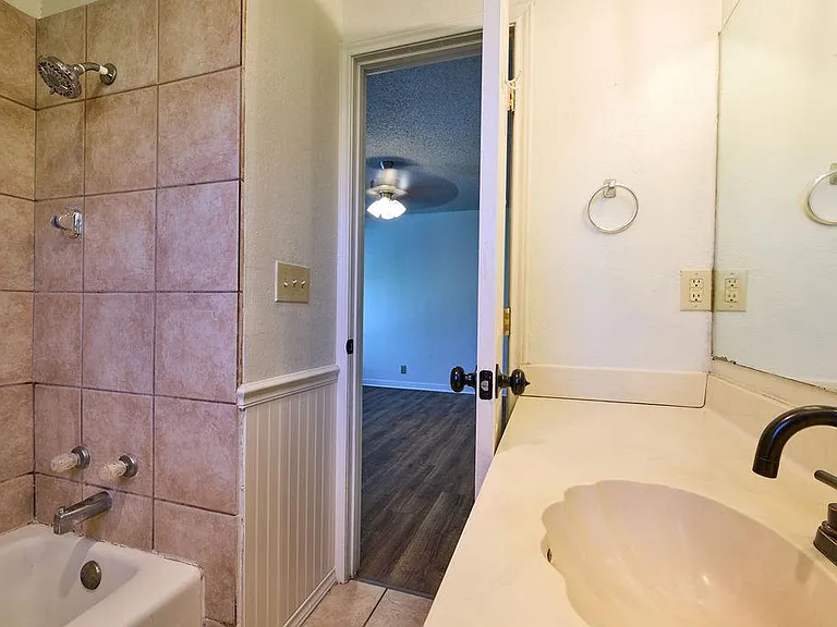 1105 Stratford Cv — Photo 22