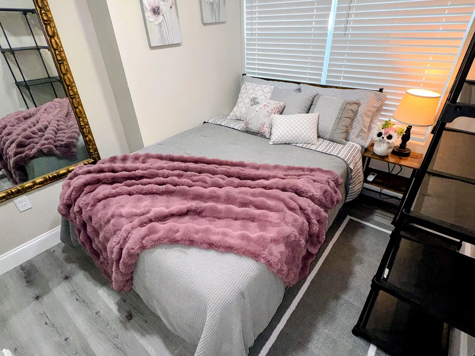 4 bed, 2.0 bath, 2500 sqft, $841 — Photo 1
