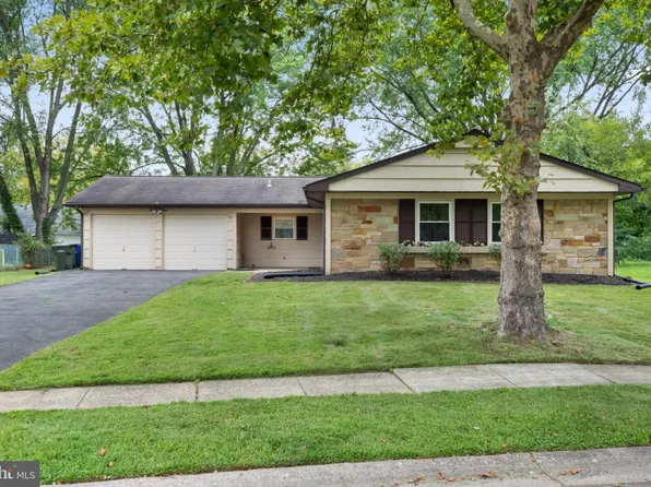 38 Northgate Ln, Willingboro, NJ 08046