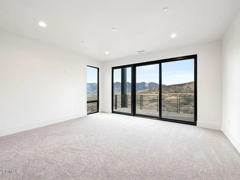2005 Lookout Peak Cir — Photo 45