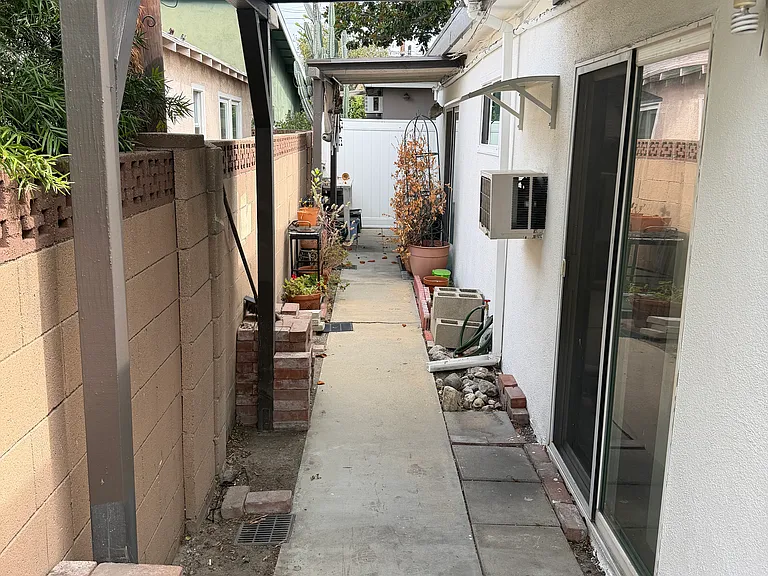 1007 N Mariposa St #C — Photo 12