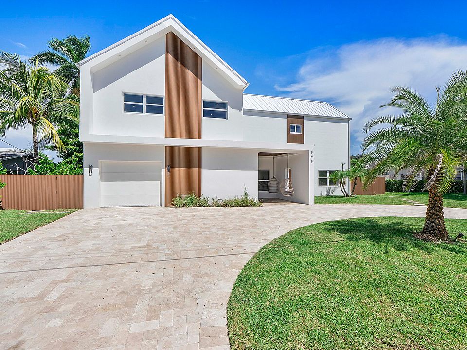1st image of 303 SW 14TH Place