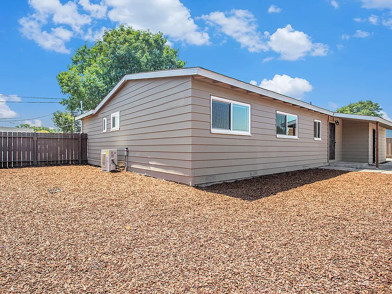 1731 Gelbke Ln — Photo 22