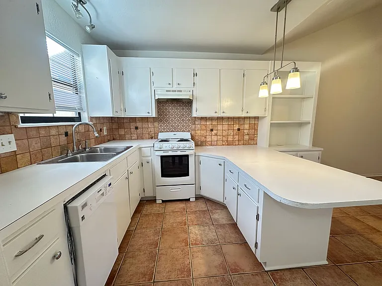 2882 Mackey Ln — Photo 3