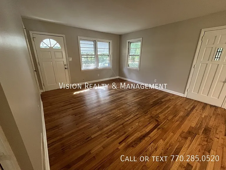 1148 Center St SW — Photo 6