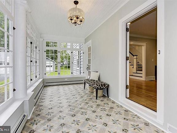 3rd image of 9 W Oak Ave