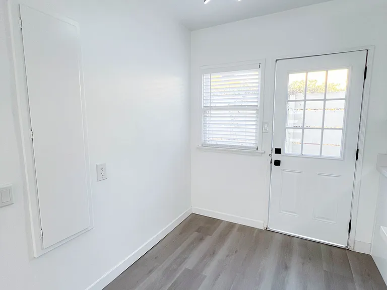 1506 1/2 Maple St #1506 — Photo 24
