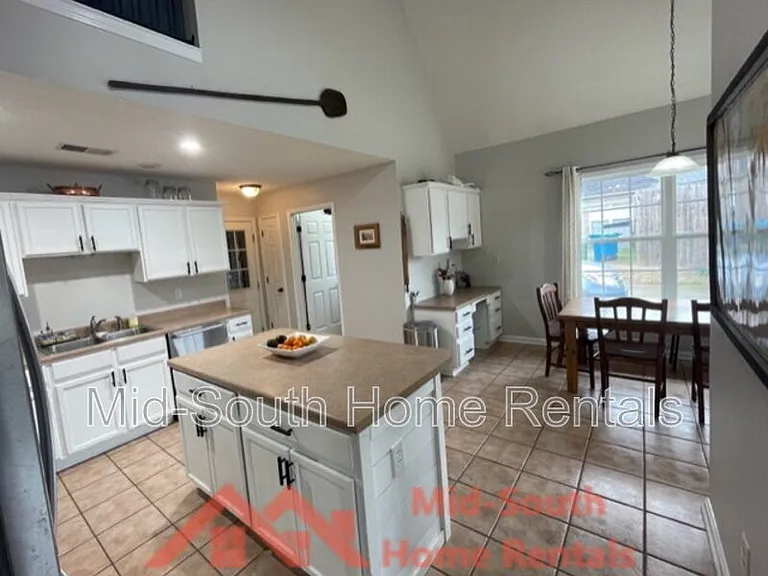 11189 Bernadette Cv — Photo 5